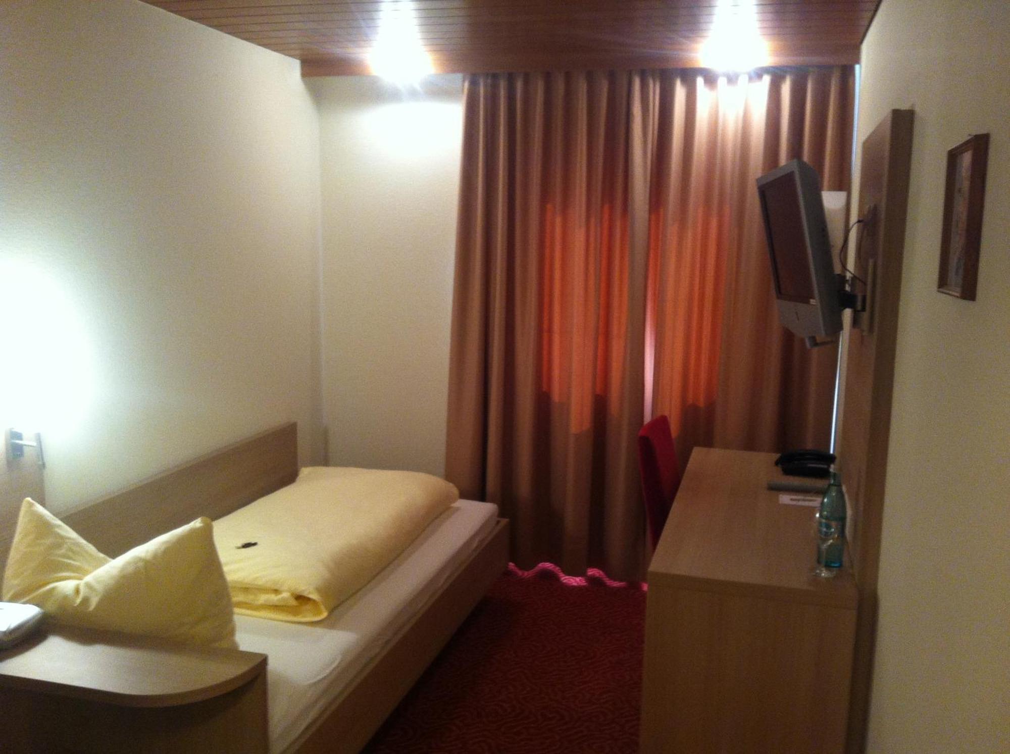 ורטהיים Tauberhotel Kette מראה חיצוני תמונה