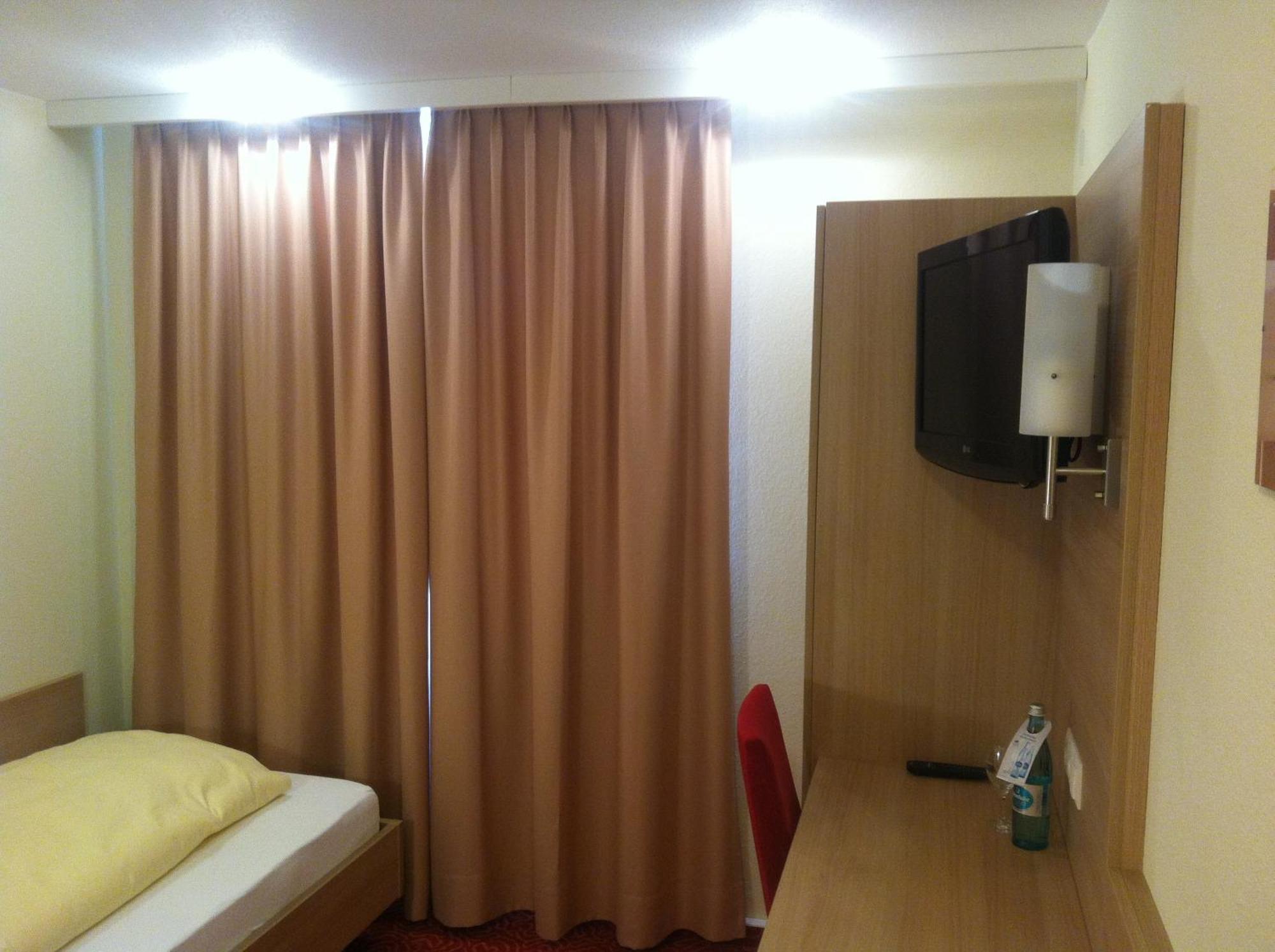 ורטהיים Tauberhotel Kette מראה חיצוני תמונה
